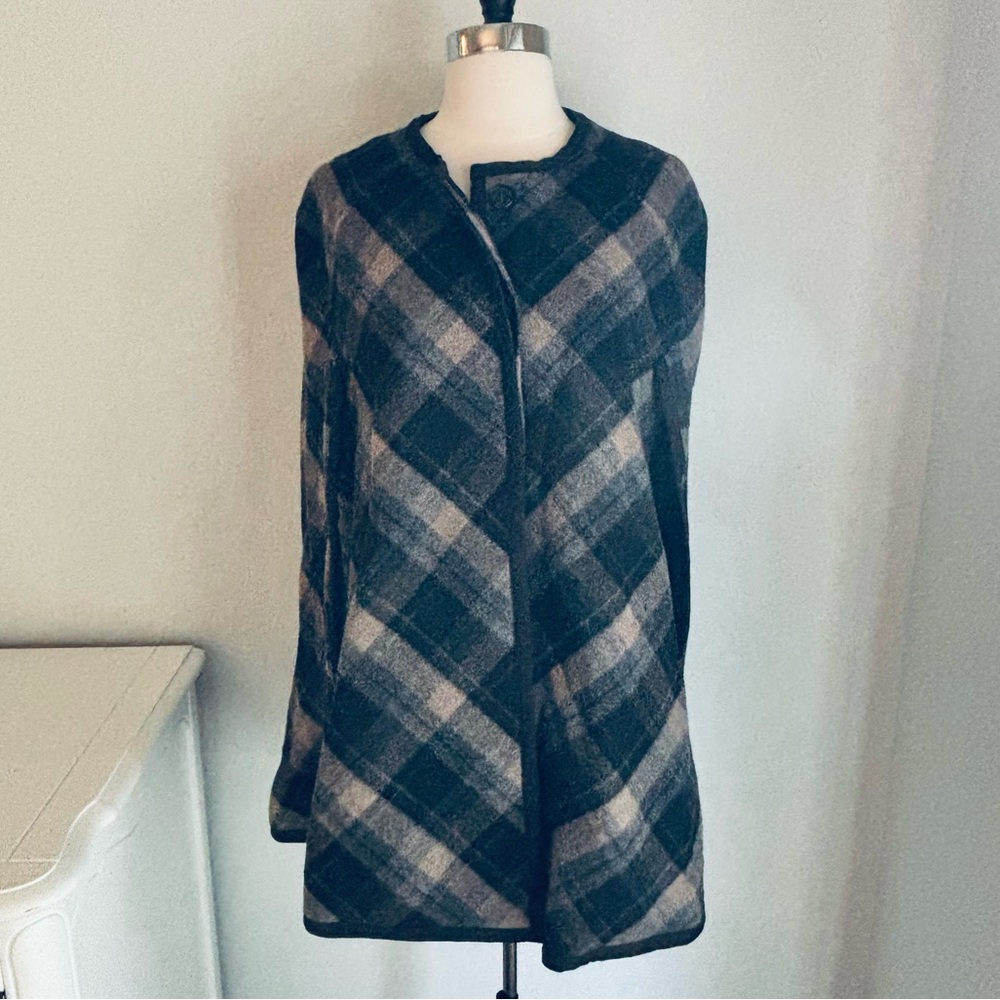 Zara Basics Black Beige Plaid Wool Blend Button Front Cape, Size Large